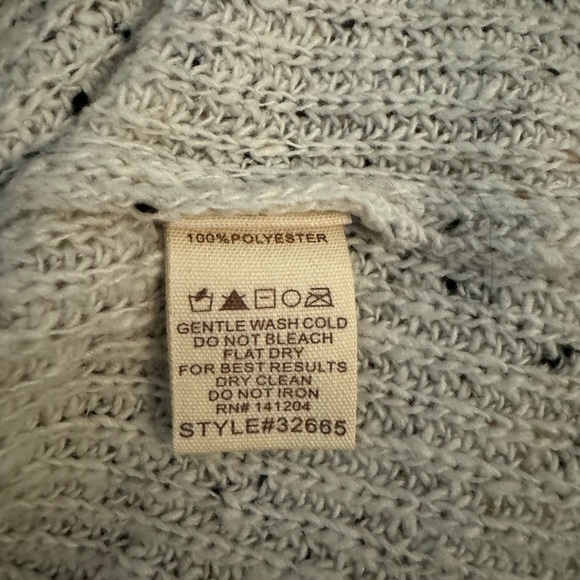 Hem & Thread Bubble Sleeve Sweater. Size M. - Picture 6 of 6